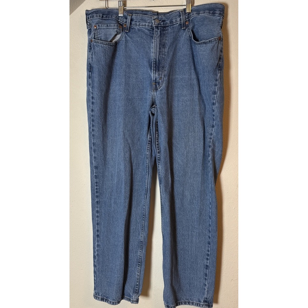Levis 550 Mens Size 40X32 Straight Leg Preowned Good Condition!